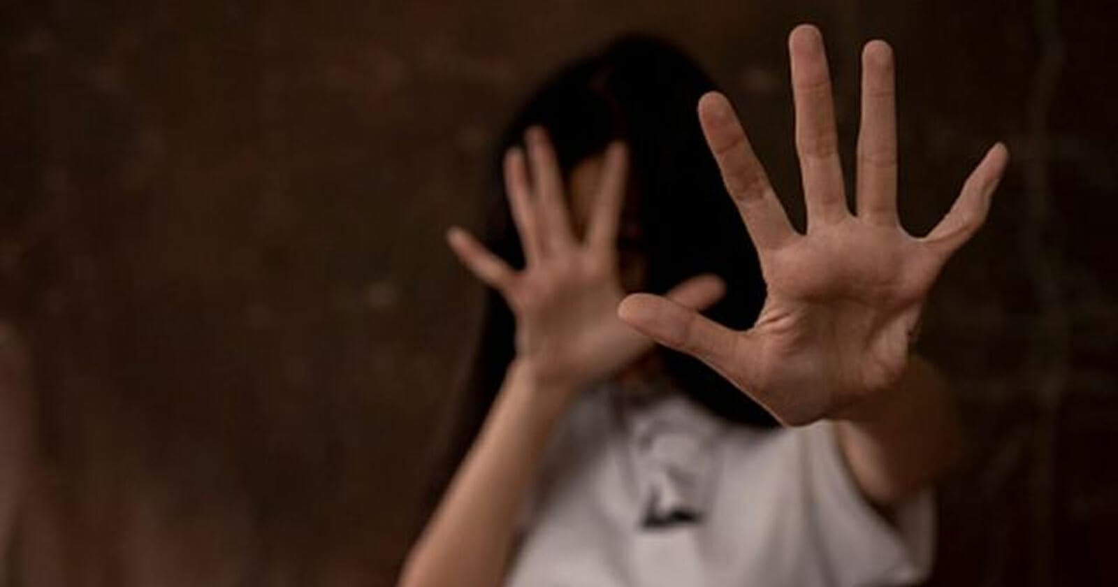 تحسس جسدها وهرب.. فيديو صادم للتحرش بعراقية في نهار رمضان وهذا مصير المتحرش فيديو صادم للتحرش بعراقية watanserb.com