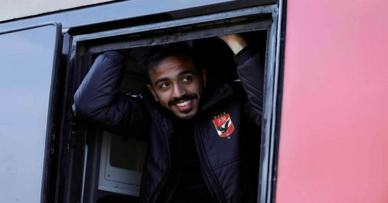 بعد الشتائم المتبادلة مع رئيس الزمالك.. إيقاف محمود كهربا بقرار من الاتحاد المصري محمود كهربا لاعب الأهلي watanserb.com