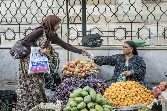 منذ أن تولى السيسي السلطة فقد الجنيه المصري ما يقرب من 80٪ من قيمته