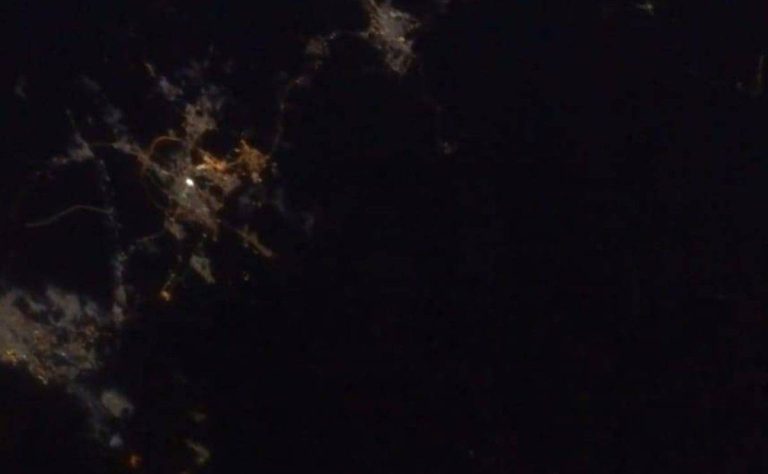 شاهد لأول مرة.. ريانة برناوي تُوثق أجمل صورة لمكة المكرمة من محطة الفضاء الدولية ريانة برناوي تُوثق أجمل صورة لمكة المكرمة من محطة الفضاء الدولية watanserb.com