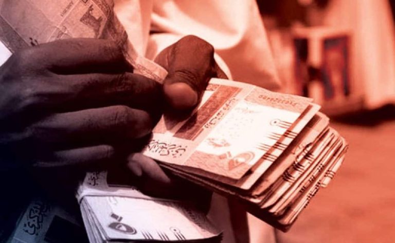 صراع العسكريين يحرم السودانيين من مدخراتهم.. عجز عن سحبها واللصوص يتأهبون لسرقتها watanserb.com