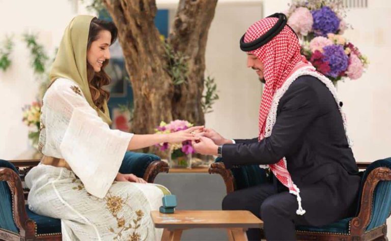 زفاف الأمير الحسين: أول فيديو بالصوت لـ رجوة آل سيف.. ماذا قالت وما المناسبة؟ (شاهد) زفاف الأمير الحسين: أول فيديو بالصوت لـ رجوة آل سيف.. ماذا قالت وما المناسبة؟ (شاهد) watanserb.com