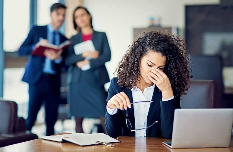5 تمارين لليقضة تساعد على تقليل الإجهاد في مكان العمل 5 تمارين لليقضة تساعد على تقليل الإجهاد في مكان العمل watanserb.com