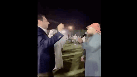زياد الجنابي يرقص ويوزع الأموال
