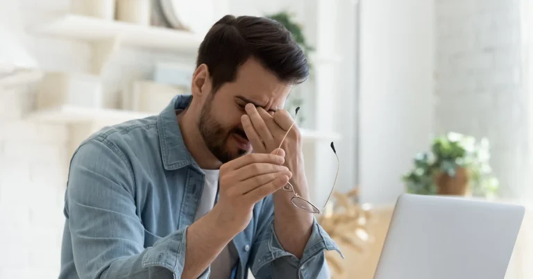 5 مؤشرات تدل على ضرورة تغيير نظاراتك الطبية watanserb.com
