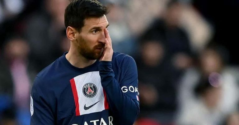 شاهد.. ميسي يعتذر من باريس سان جيرمان لسفره إلى السعودية دون مبرر (فيديو) ميسي يعتذر من باريس سان جيرمان لسفره إلى السعودية watanserb.com