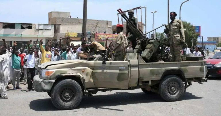 من المسافة صفر.. اشتباك خطير بين قوات الجيش السوداني والدعم السريع في مدينة أشباح من المسافة صفر.. اشتباك خطير بين قوات الجيش السوداني والدعم السريع في مدينة أشباح watanserb.com