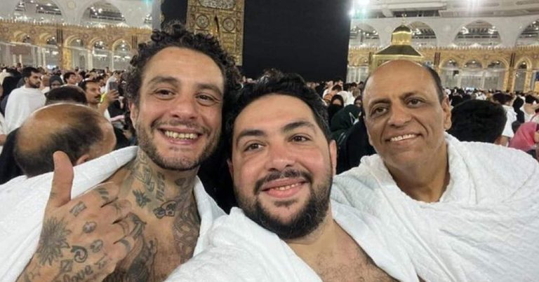 أحمد الفيشاوي يستفز الجمهور بصور صادمة من أمام الكعبة أحمد الفيشاوي يستفز الجمهور بصور صادمة من أمام الكعبة watanserb.com