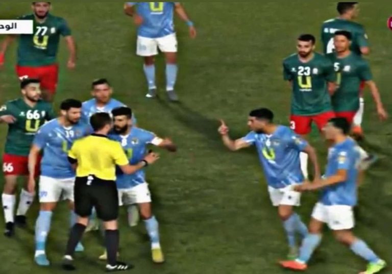 اعتدوا على حكم المباراة .. أعمال شغب عنيفة في مباراة الوحدات والفيصلي ببطولة ودية (شاهد) أعمال شغب في مباراة الوحدات والفيصلي watanserb.com
