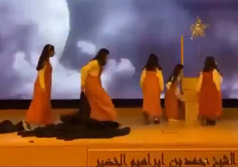 إهانة الزي الإسلامي للنساء watanserb.com