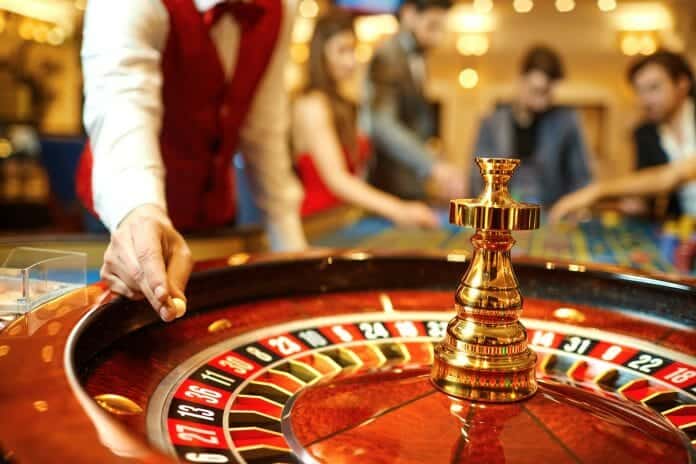 الإمارات تفكر في أن تصبح أول دولة خليجية تقنن القمار