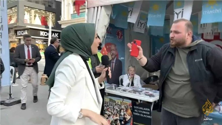 الاعتداء على مراسلة الجزيرة watanserb.com