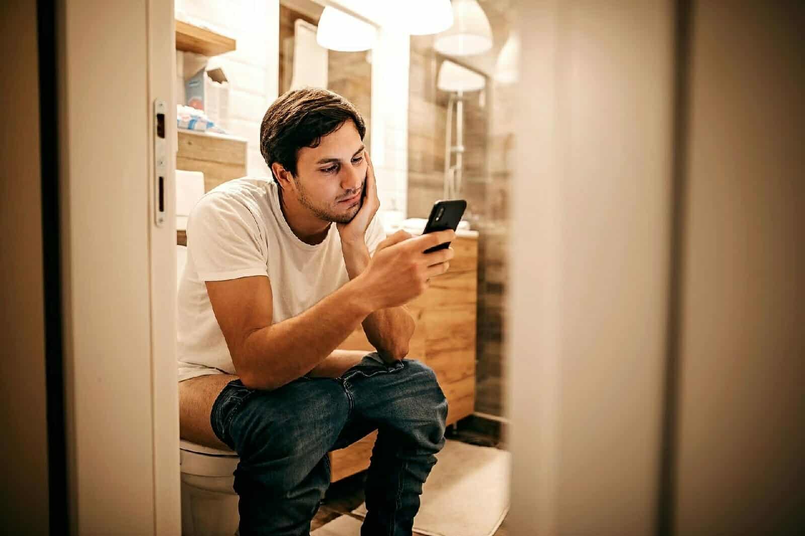 التصاق الميكروبات بالهاتف