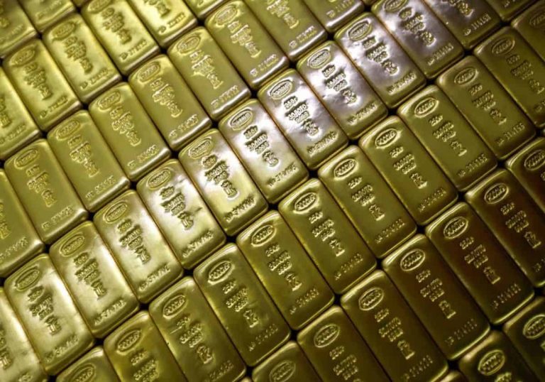 رويترز: الإمارات أصبحت مركزًا تجاريًا رئيسيًا للذهب الروسي بعد العقوبات الغربية watanserb.com