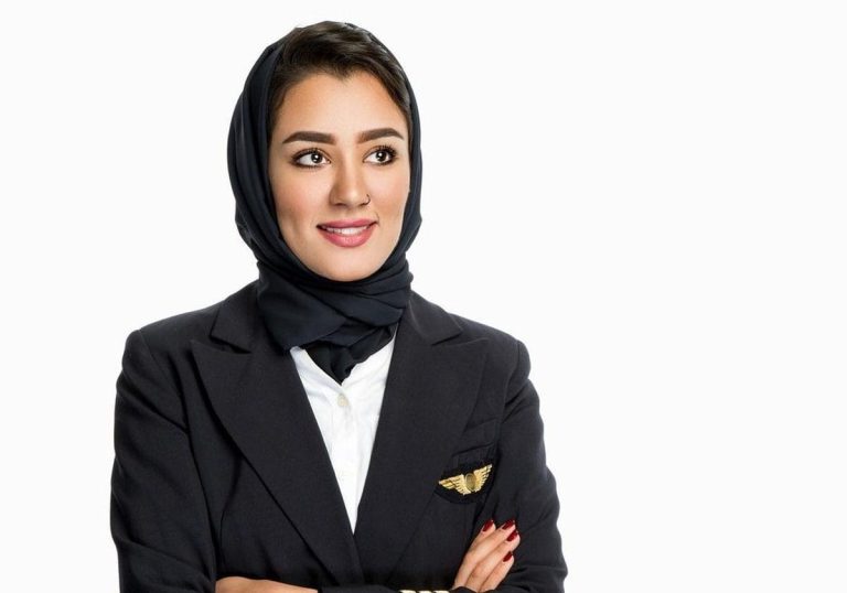 الكابتن طيار مها البلوشي watanserb.com