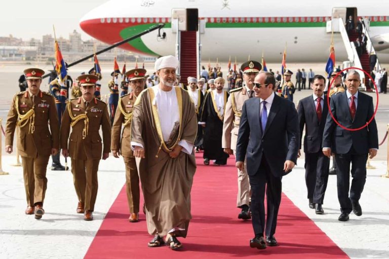 اشتبك مع حرس السيسي.. إشادة بتصرف اللواء الحوسني لحماية السلطان هيثم (فيديو) اللواء سالم الحوسني watanserb.com