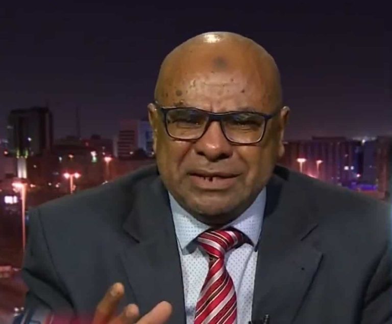 صحفي سوداني ينهار من البكاء على قناة سعودية ويتوسل للدعم السريع (فيديو مؤثر) الصحفي السوداني محمد لعوتة watanserb.com