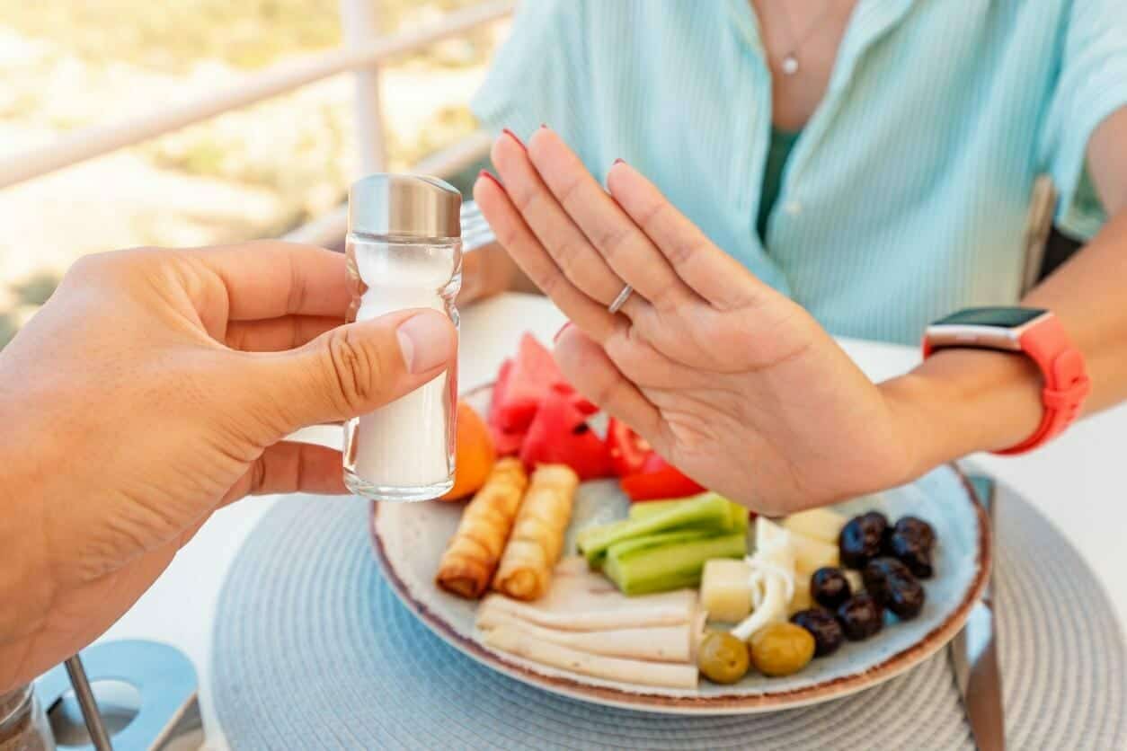 تقليل كمية الملح في الطعام