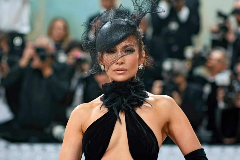 جينيفر لوبيز في حفل ميت غالا Met Gala watanserb.com