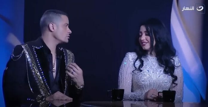 حسن شاكوش وزوجته