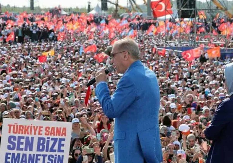 بعد الفوز.. أردوغان يؤكد: “لا ندعم المثلية الجنسية وسنكسر يد هؤلاء” رجب طيب أردوغان watanserb.com