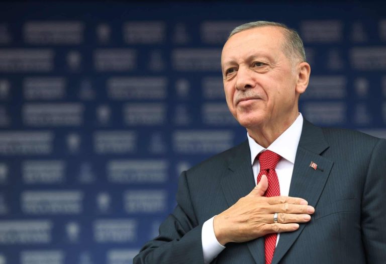 أردوغان واثق من الفوز.. جولة ثانية تاريخية للانتخابات الرئاسية وترقب حذر رجب طيب أردوغان watanserb.com
