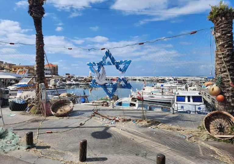 عيد المقاومة والتحرير.. رفع نجمة داوود على شاطئ لبناني يفجر قنبلة غضب رفع نجمة داوود على شاطئ لبناني watanserb.com