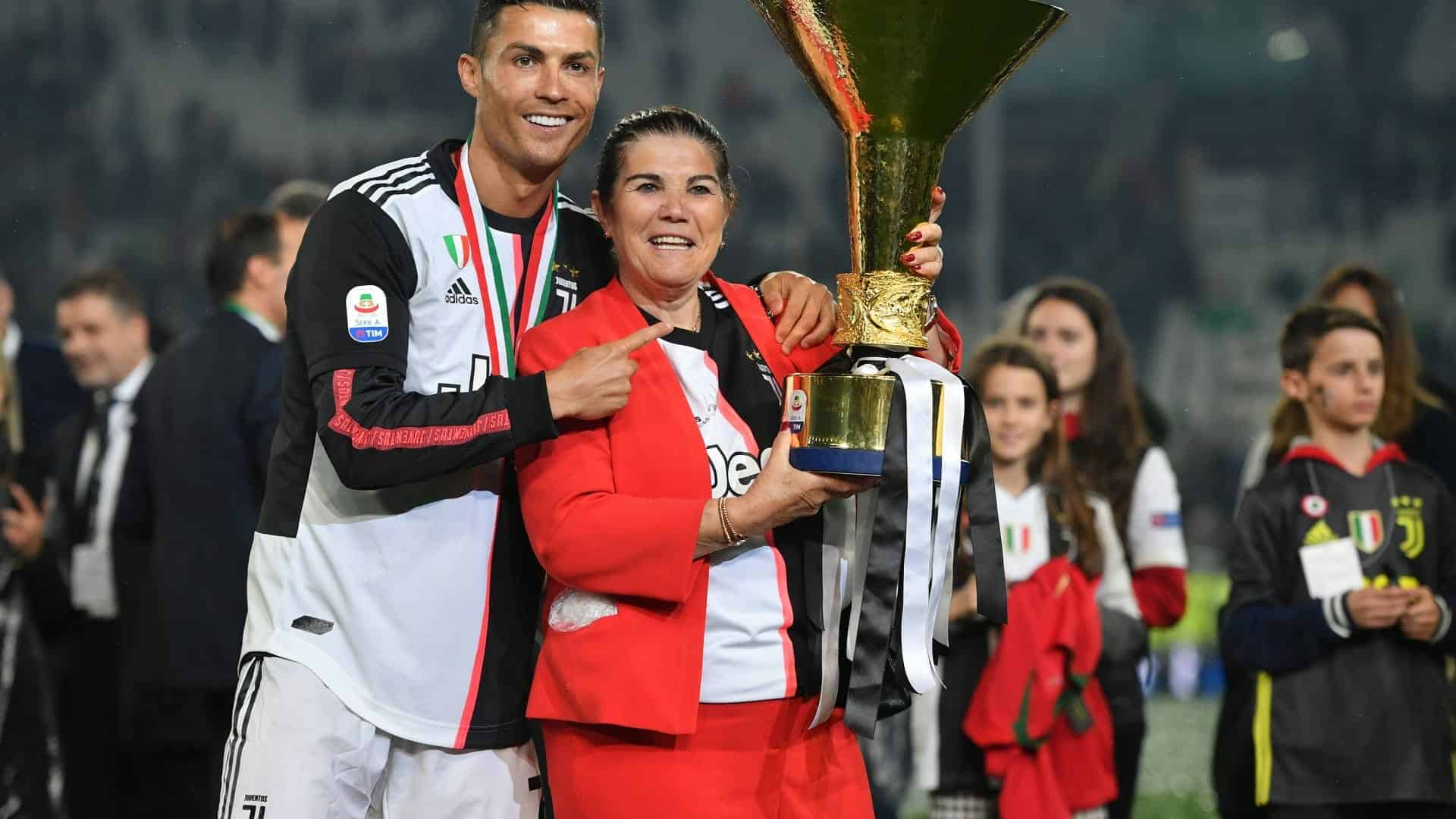 والدة كريستيانو رونالدو والتفريق بين ابنها وجورجينا