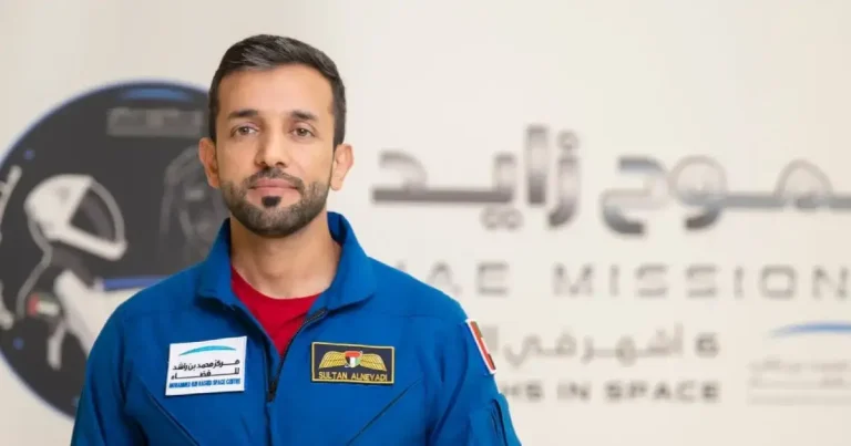 قميص “غير عادي” يرتديه سلطان النيادي في الفضاء وهذه مميزاته سلطان النيادي watanserb.com