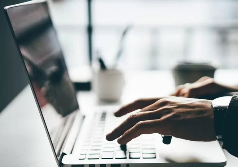 سيدة تتهم مديرها.. أرسل لها “xx” و”yy” فظنت أنها يطلبها لممارسة الجنس سيدة تتهم مديرها بممارسة الجنس watanserb.com