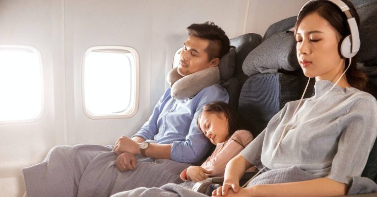 كابتن بطيران الإمارات يكشف كيف يمكنك البقاء على قيد الحياة خلال الرحلات الطويلة على الدرجة الاقتصادية! كابتن بطيران الإمارات يكشف كيف يمكنك البقاء على قيد الحياة خلال الرحلات الطويلة على الدرجة الاقتصادية! watanserb.com