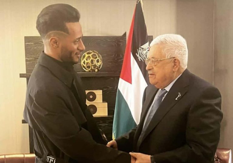 “أبو مازن ونمبر وان”.. سخرية واسعة من لقاء محمد رمضان ومحمود عباس محمد رمضان ومحمود عباس watanserb.com
