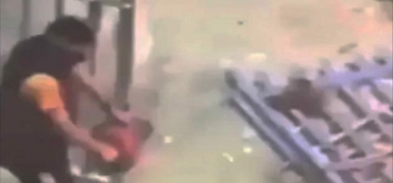 إلقاء القبض على مشجع حامل المنشار الكهربائي watanserb.com