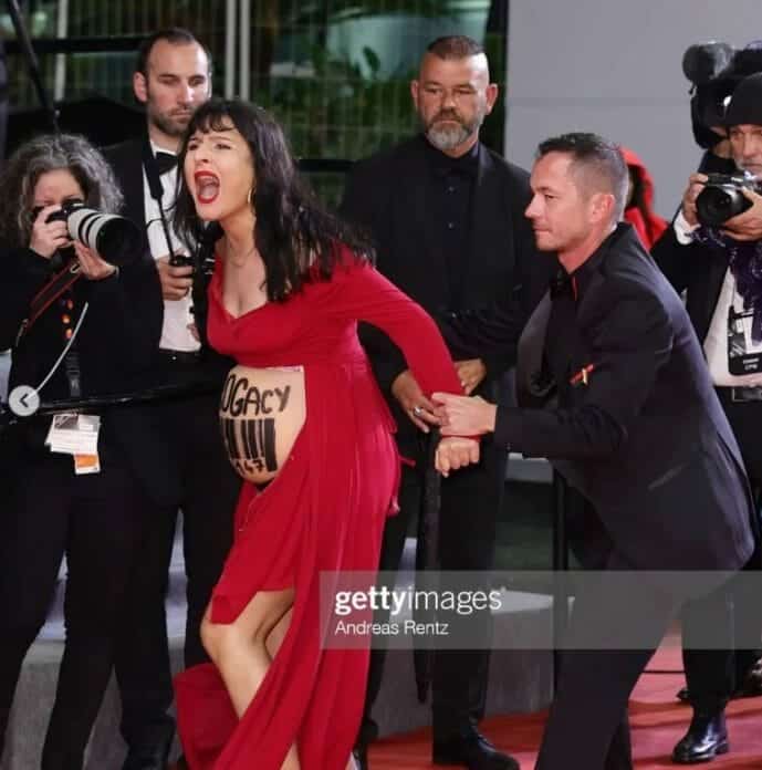 ناشطة نسوية تقتحم مهرجان كان السينمائي