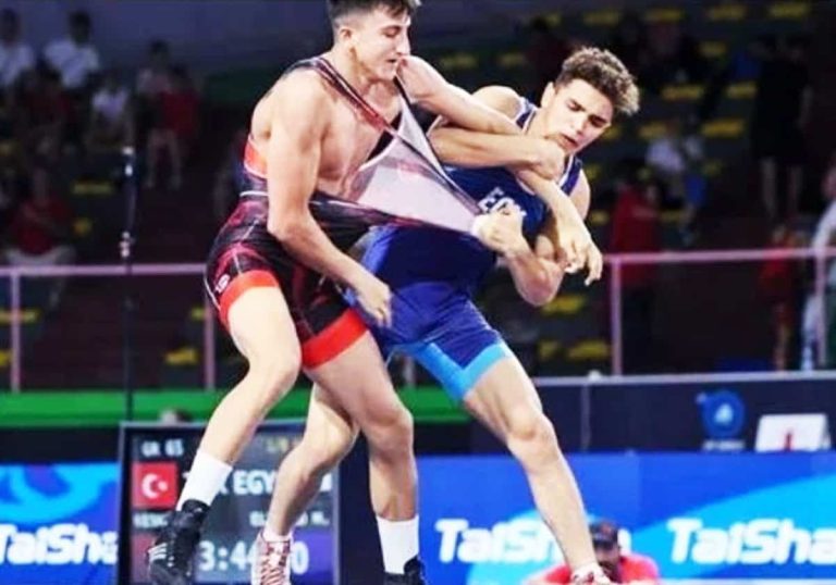هروب بطل المصارعة محمد عصام إلى أوروبا watanserb.com