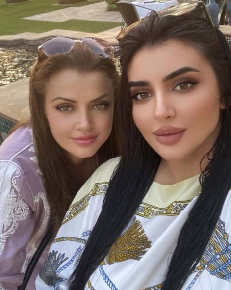 زوي غريغوراكوس والشيخة مهرة