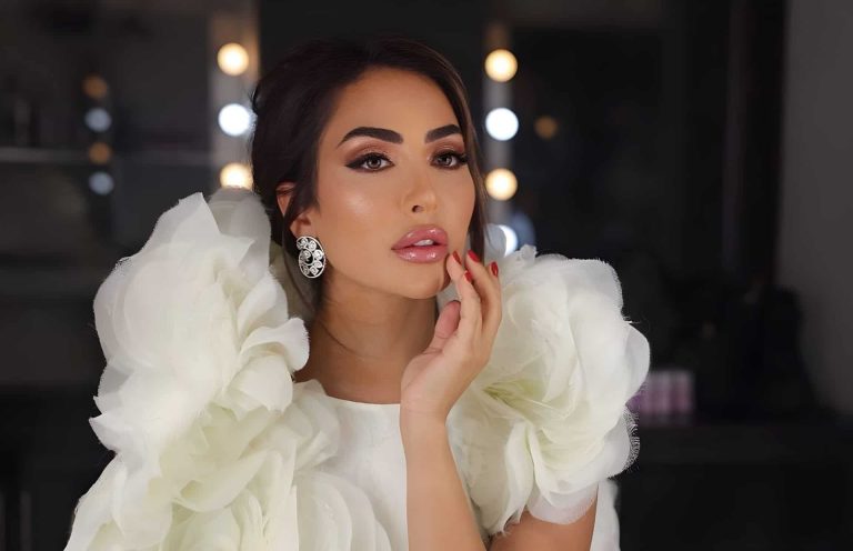 نور الغندور في موقف لا تحسد عليه.. انعكاس المرآة كشف جزءاً حساساً في جسدها (شاهد)