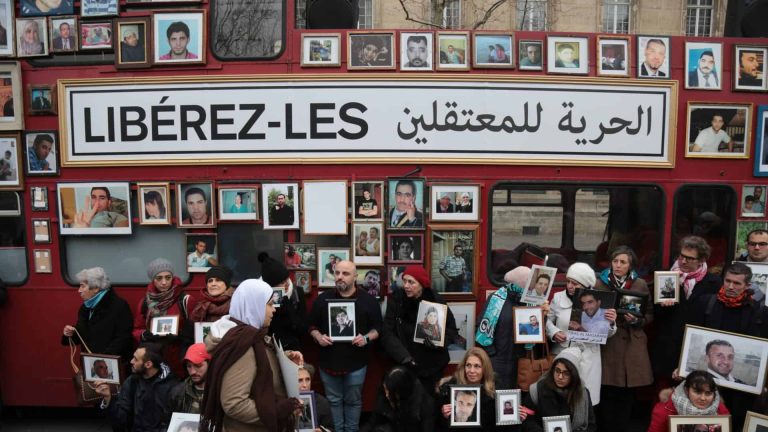 دولتان عربيتان فقط وافقتا على إنشاء آلية لكشف مصير المعتقلين في سجون الأسد.. من هما؟ آلية لكشف مصير المعتقلين في سجون الأسد