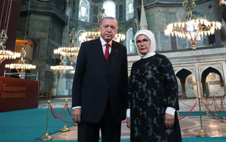 أردوغان وزوجته watanserb.com