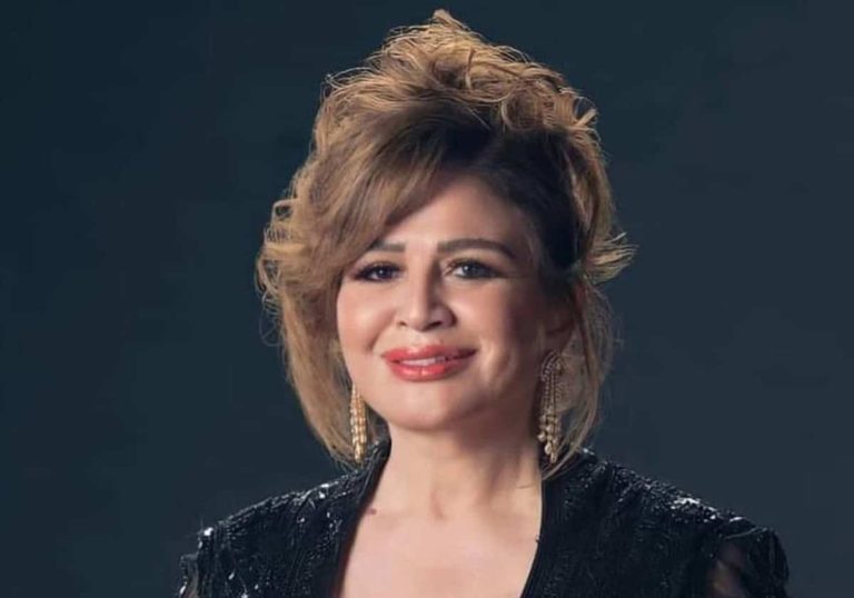 على شواطئ تونس.. علامات كبر السن على جسد إلهام شاهين تُحرجها على شواطئ تونس.. علامات كبر السن على جسد إلهام شاهين تُحرجها