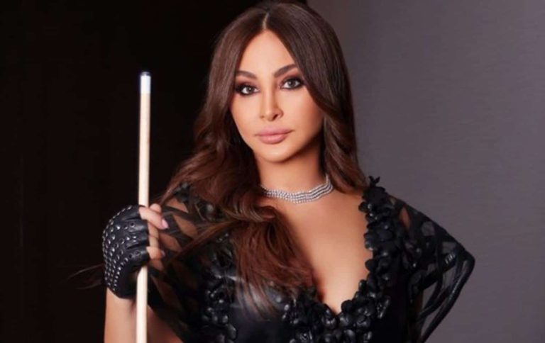 إليسا بقميص شفاف يكشف حمالة صدرها الحمراء! (شاهد)
