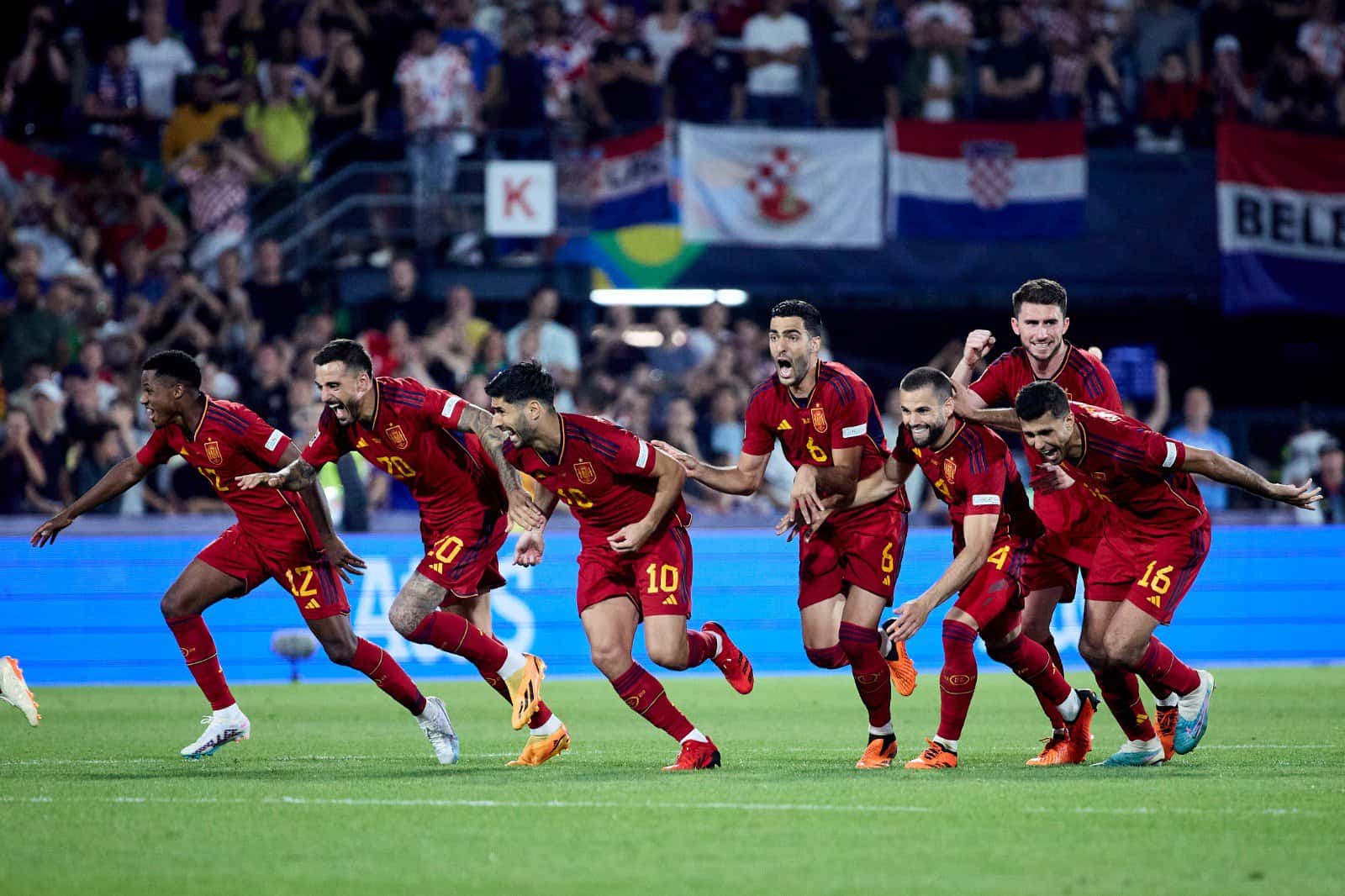 احتفال المنتخب الإسباني بدوري الأمم الأوروبية