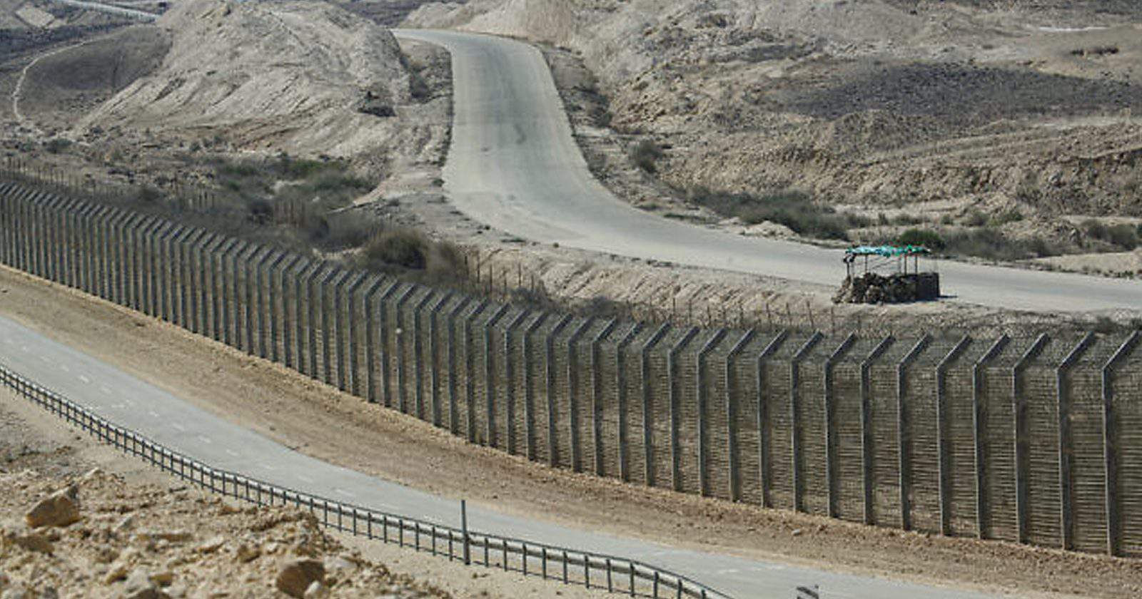 حادث أمني خطير.. التفاصيل الأولى لمقتل إسرائيليين على الحدود المصرية مقتل إسرائيليين على الحدود المصرية watanserb.com