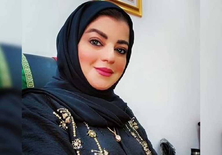 والدة طفل عماني اكتشف ثغرة أمنية بأحد البنوك تخرج عن صمتها وتحذر