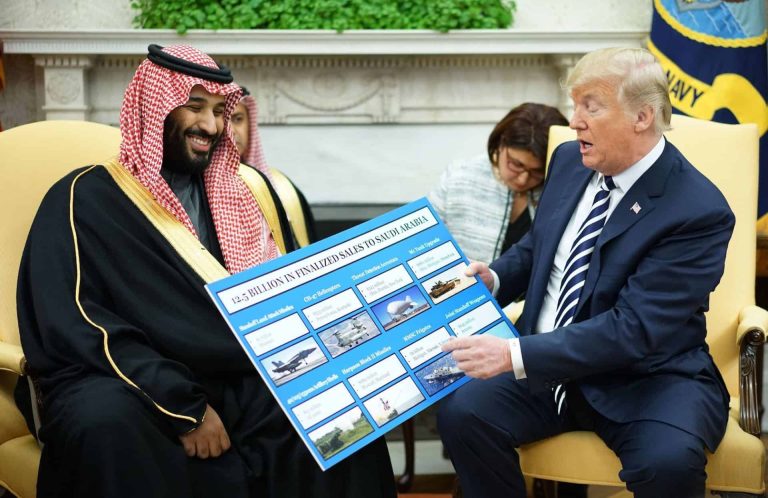 ترامب يعود لهوايته في إهانة السعودية: ولي العهد ووالده يفعلان كل ما أطلبه! (شاهد) ترامب يعود لممارسة هوايته في إهانة السعودية