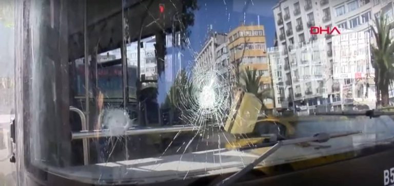 حادث تصادم بين حافلتين