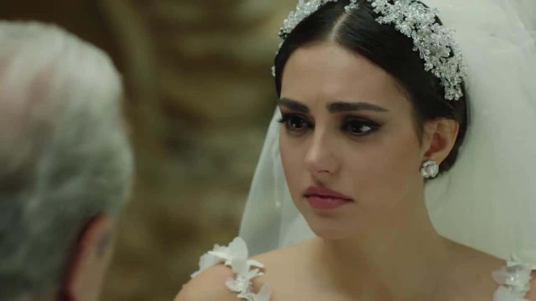 فاليري أبو شقرا تثير الجدل بسبب حجم بطنها .. هل هي حامل بعد التوأم! حمل فاليري أبو شقرا ملكة جمال لبنان 2015