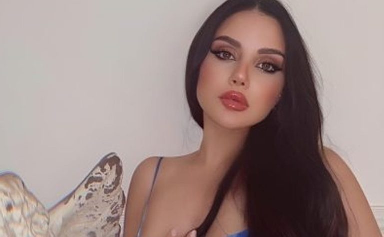 ابنة هيفاء وهبي بقميص نوم أزرق مثير وتصف نفسها بـ”الملاك” (شاهد) ابنة هيفاء وهبي بقميص نوم أزرق مثير وتصف نفسها بـ"الملاك" (شاهد)