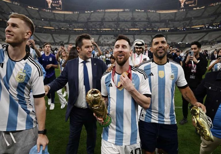 أغويرو يكشف سبب رفض ميسي العودة لبرشلونة