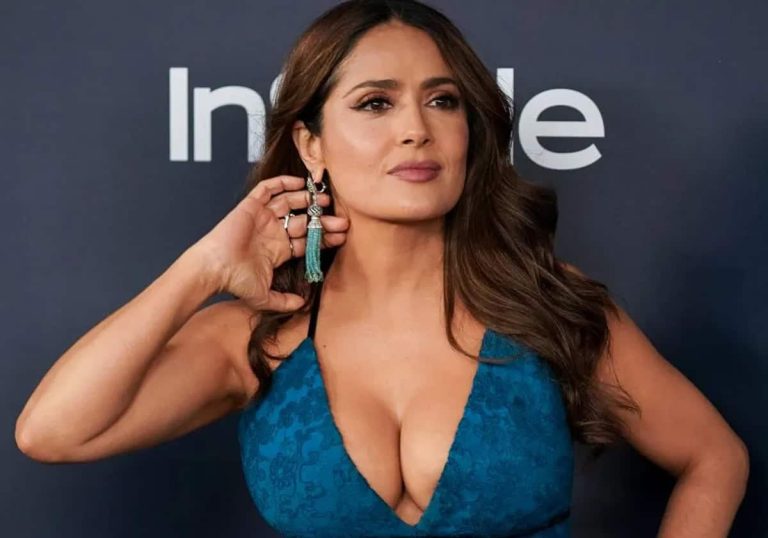 سلمى حايك عارية تماماً داخل الساونا احتفالاً باسبوع الرفاهية العالمي!